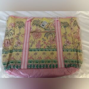 NWT LILLY PULITZER PICNIC COOLER FINCH YELLOW TROPICAL OASIS ENGINEERED